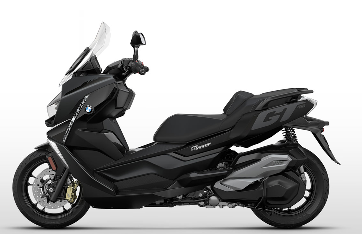 Et billede, der indeholder motorcykel, udendrs, parkeret, scooter

Automatisk genereret beskrivelse