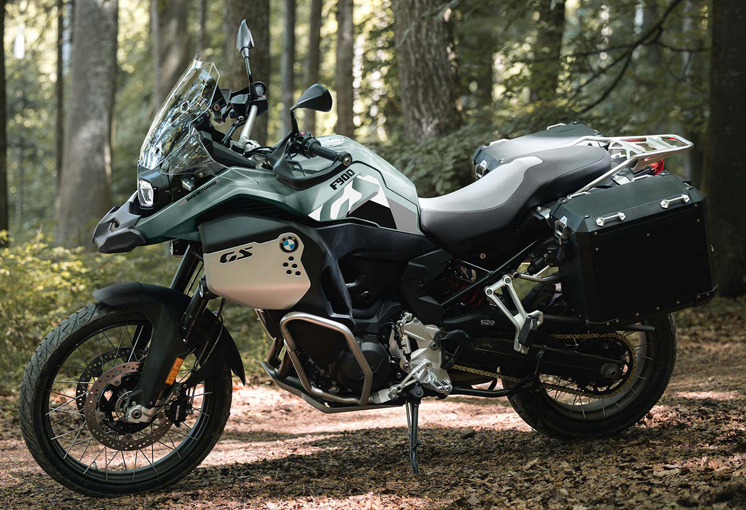 Et billede, der indeholder dæk, køretøj, hjul, træ
AI-genereret indhold kan være ukorrekt.