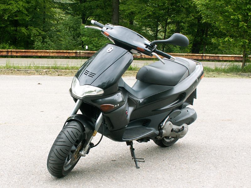 Скутер Gilera Runner