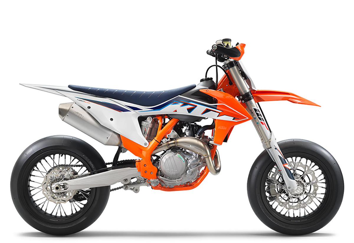 Et billede, der indeholder motorcykel, parkeret, orange

Automatisk genereret beskrivelse
